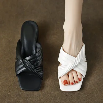 2023Summer אופנה נעלי הבית הלבן קפלים לחצות רצועה מחוץ הנעלה Size40 שחור שיק החוף שקופיות נשים Sapatos Mujer
