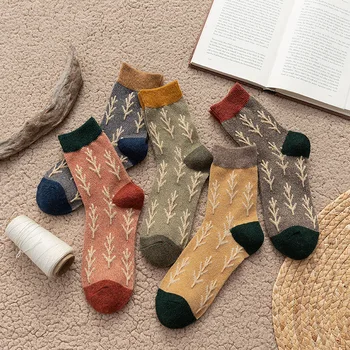 2023 הסתיו והחורף מתנות חג המולד קוריאנית מתוק Kawaii גרביים יפנית Harajuku רטרו צמר מעובה חם Gg גרבי נשים